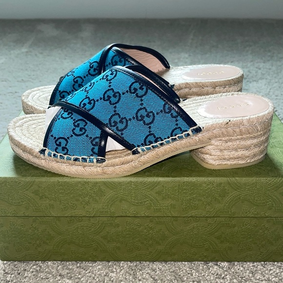 Woman Gucci Shoe - Picture 1 of 4